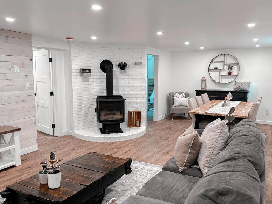 The Victoria Suite In Elora- King Bed Esterno foto